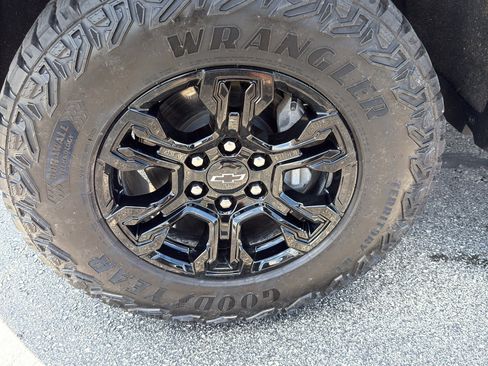 Certified 2026 Chevrolet Silverado 1500 ZR2 w/ Dark Appearance Package AWD/4WD image 12