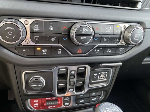 New 2025 Jeep Wrangler Unlimited Rubicon 392 image 15