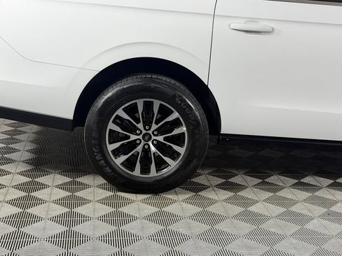 Used 2025 Ford Expedition Max Platinum AWD/4WD image 8