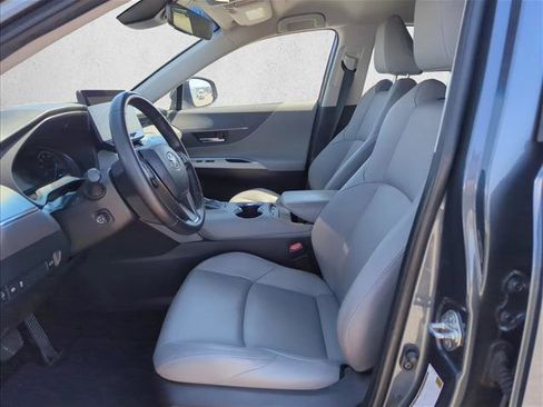 Used 2024 Toyota Venza XLE AWD/4WD image 25