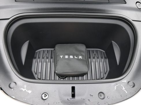 Used 2023 Tesla Model Y Long Range AWD/4WD image 18