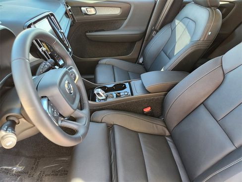 New 2026 Volvo XC40 B5 Plus w/ Protection Package Premier image 4