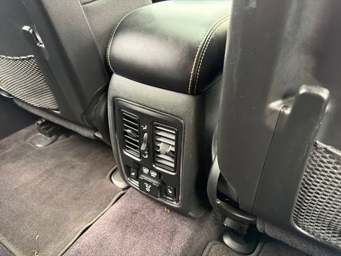 Used 2017 Jeep Grand Cherokee Limited AWD/4WD image 19