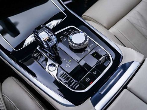 Used 2022 BMW X7 M50i w/ Dynamic Handling Package AWD/4WD image 24