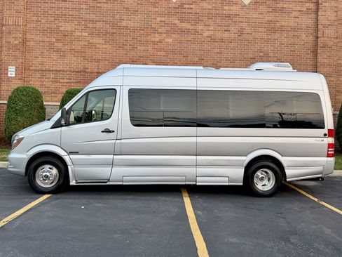 Used 2017 Mercedes-Benz Sprinter 3500 image 2