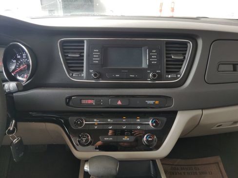 Used 2018 Kia Sedona L FWD image 26