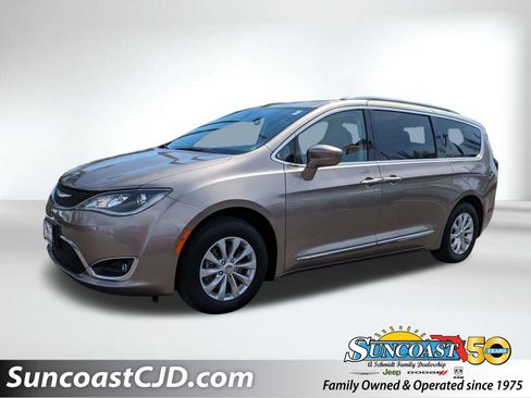 Certified 2018 Chrysler Pacifica Touring-L FWD image 1