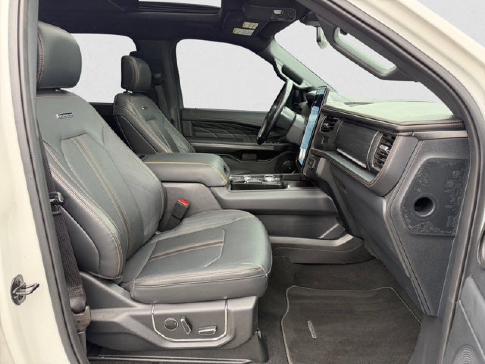 Used 2023 Ford Expedition Platinum AWD/4WD image 21