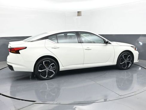 Used 2025 Nissan Altima 2.5 SR AWD/4WD image 3