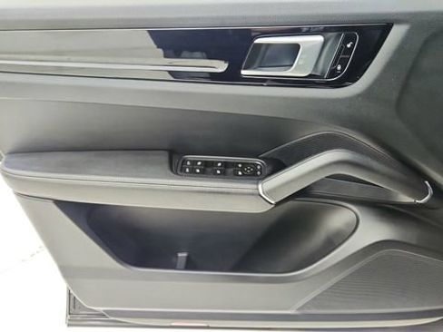 Used 2019 Porsche Cayenne AWD/4WD image 34