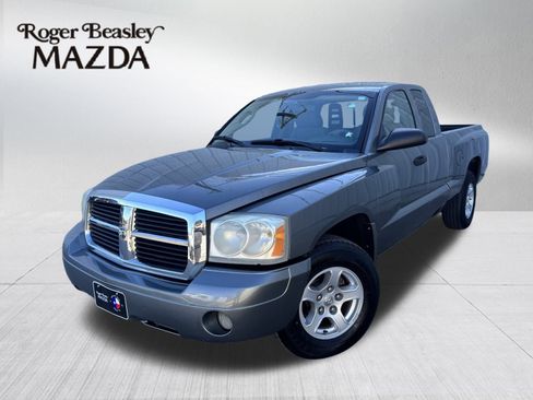 Used 2006 Dodge Dakota SLT image 1