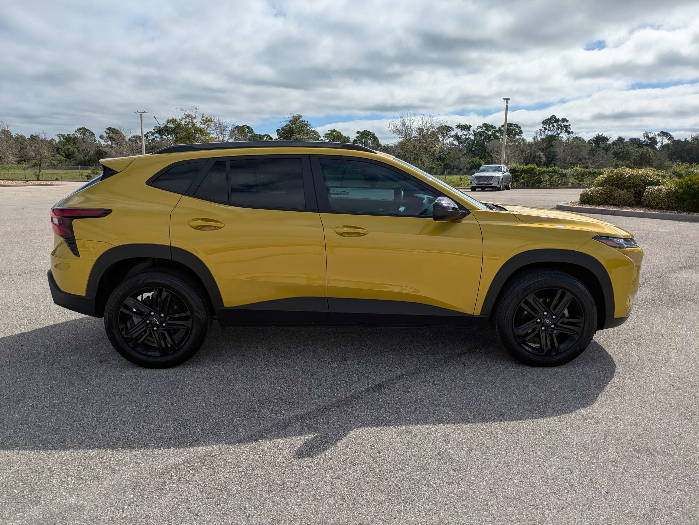 Used 2025 Chevrolet Trax ACTIV w/ Driver Confidence Package FWD image 3