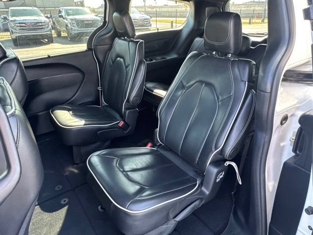 Used 2025 Chrysler Pacifica Limited FWD image 24