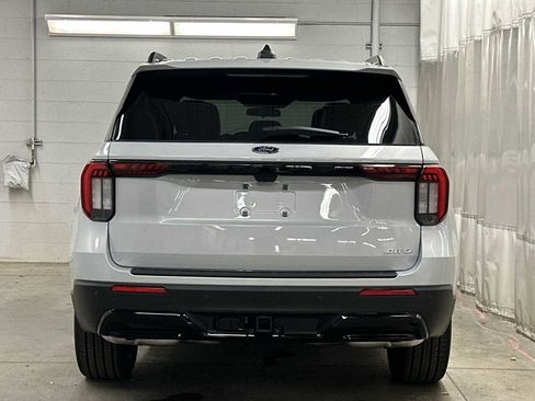 New 2026 Ford Explorer ST-Line w/ ST-Line Street Pack image 4