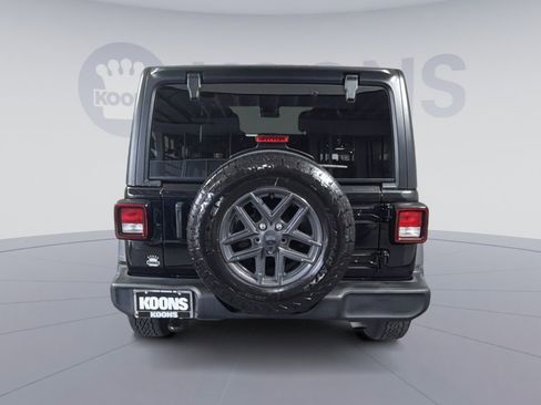 Used 2024 Jeep Wrangler Sport S image 5
