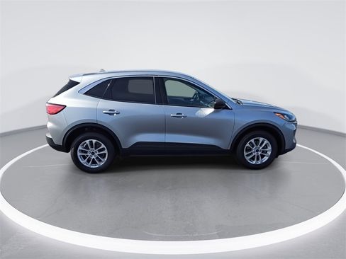 Used 2022 Ford Escape SE image 9