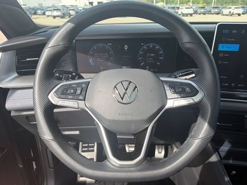 Certified 2025 Volkswagen Tiguan SE R-Line AWD/4WD image 11