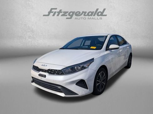 Used 2022 Kia Forte LXS image 3