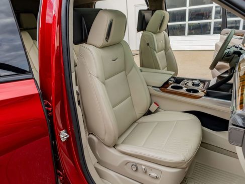 Used 2025 Cadillac Escalade Sport Platinum w/ LPO, Floor Liner Package image 31