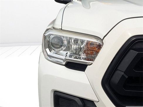 Used 2020 Toyota Tacoma SR image 9