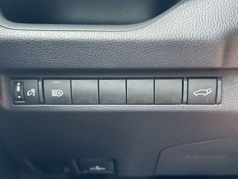 Used 2025 Toyota RAV4 XLE image 33