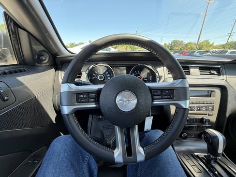 Used 2013 Ford Mustang Coupe RWD image 18
