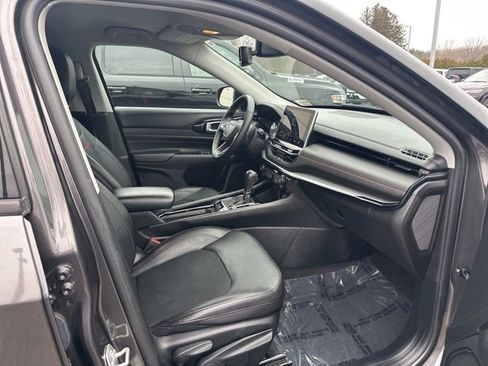 Used 2022 Jeep Compass Trailhawk w/ Trailhawk Convenience Group image 17