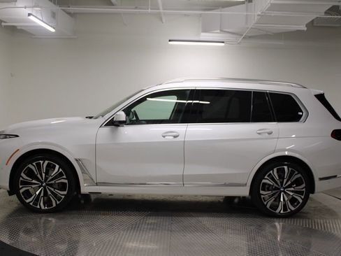 Used 2027 BMW X7 xDrive40i AWD/4WD image 2