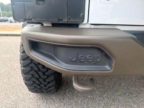 Used 2017 Jeep Wrangler Unlimited Sahara AWD/4WD image 11