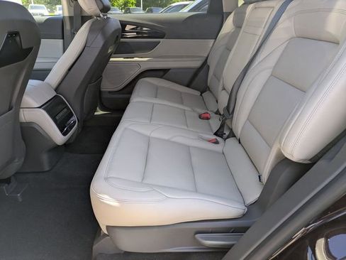 New 2025 Lincoln Nautilus Premier image 11