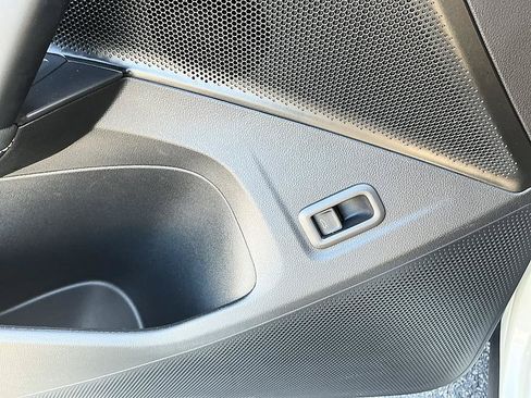 Used 2025 Volkswagen Tiguan SE FWD image 23