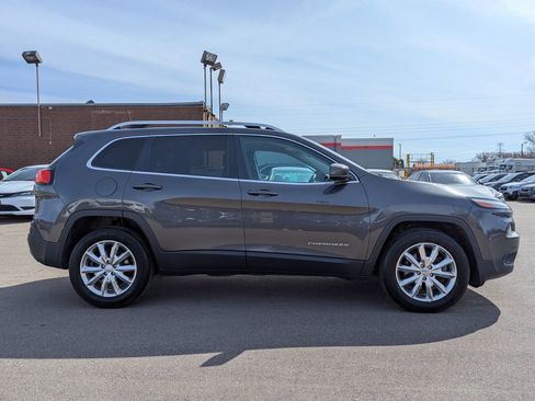 Used 2017 Jeep Cherokee Limited image 3