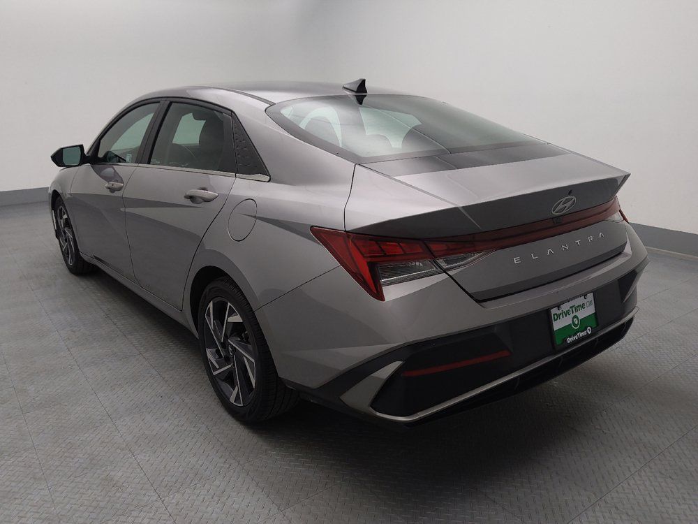 Used 2025 Hyundai Elantra SEL FWD image 5