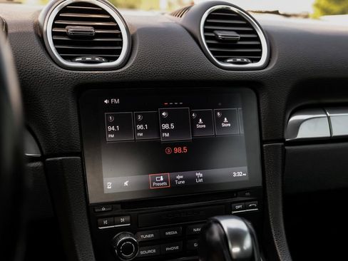 Used 2019 Porsche 718 Cayman RWD image 24