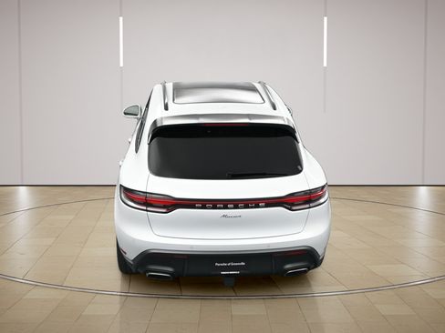 Certified 2026 Porsche Macan AWD/4WD image 35