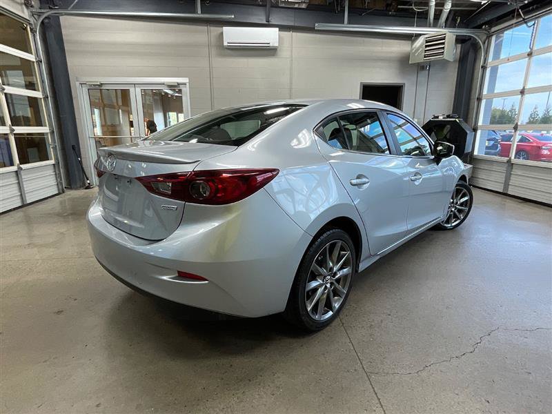 Used 2018 MAZDA MAZDA3 Touring FWD image 5