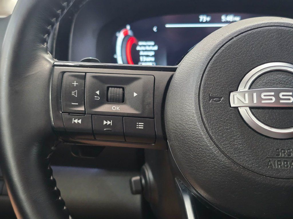 Used 2025 Nissan Pathfinder Platinum AWD/4WD image 11