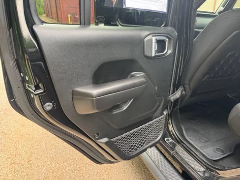 Used 2021 Jeep Gladiator Mojave AWD/4WD image 24