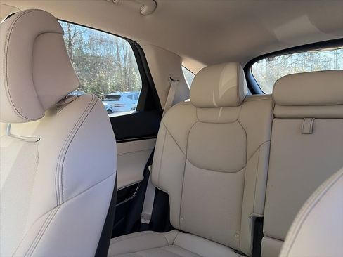 Used 2025 Genesis GV70 2.5T image 7