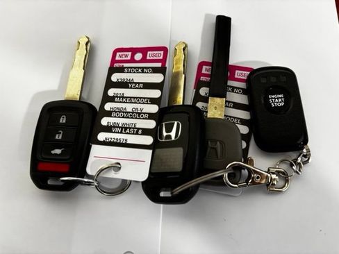 Used 2018 Honda CR-V LX image 2