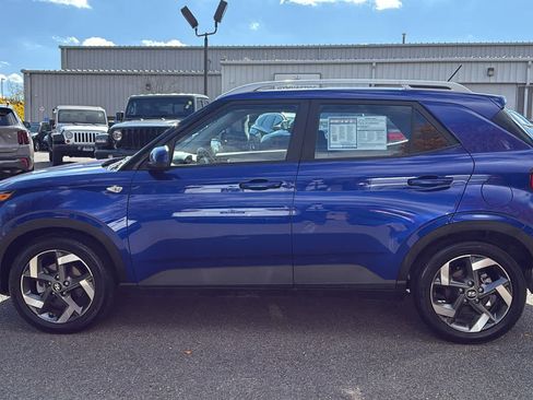 Used 2023 Hyundai Venue SEL image 6