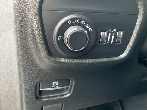 Used 2025 Jeep Grand Cherokee Laredo X image 26