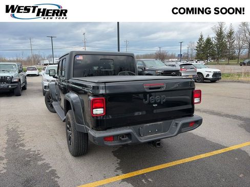 Used 2023 Jeep Gladiator Sport image 3