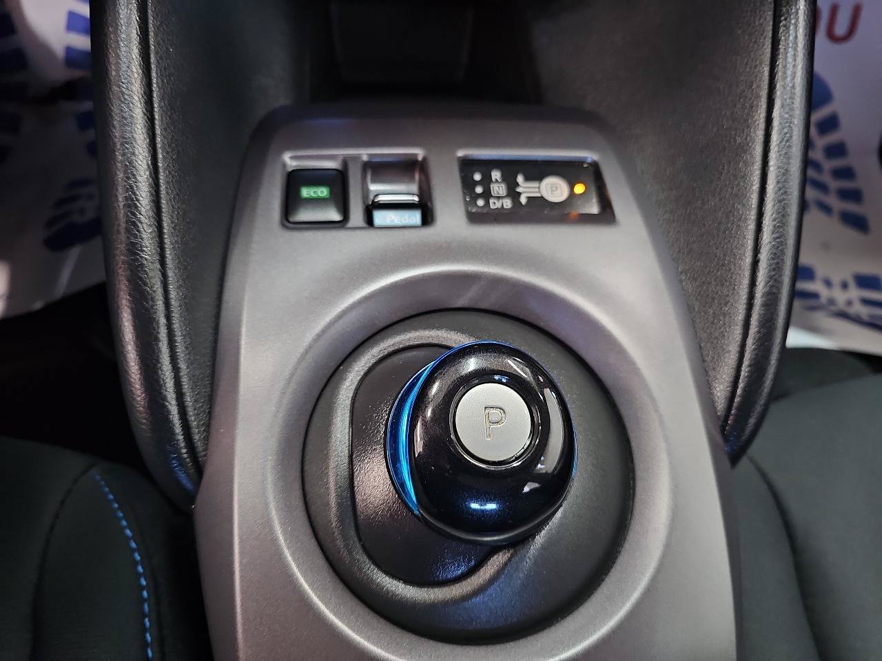 Used 2025 Nissan Leaf S FWD image 11