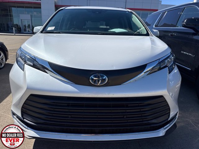 Used 2023 Toyota Sienna XLE w/ XLE Plus Package AWD/4WD image 11