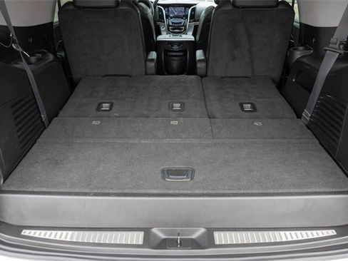 Used 2015 Cadillac Escalade Luxury image 30