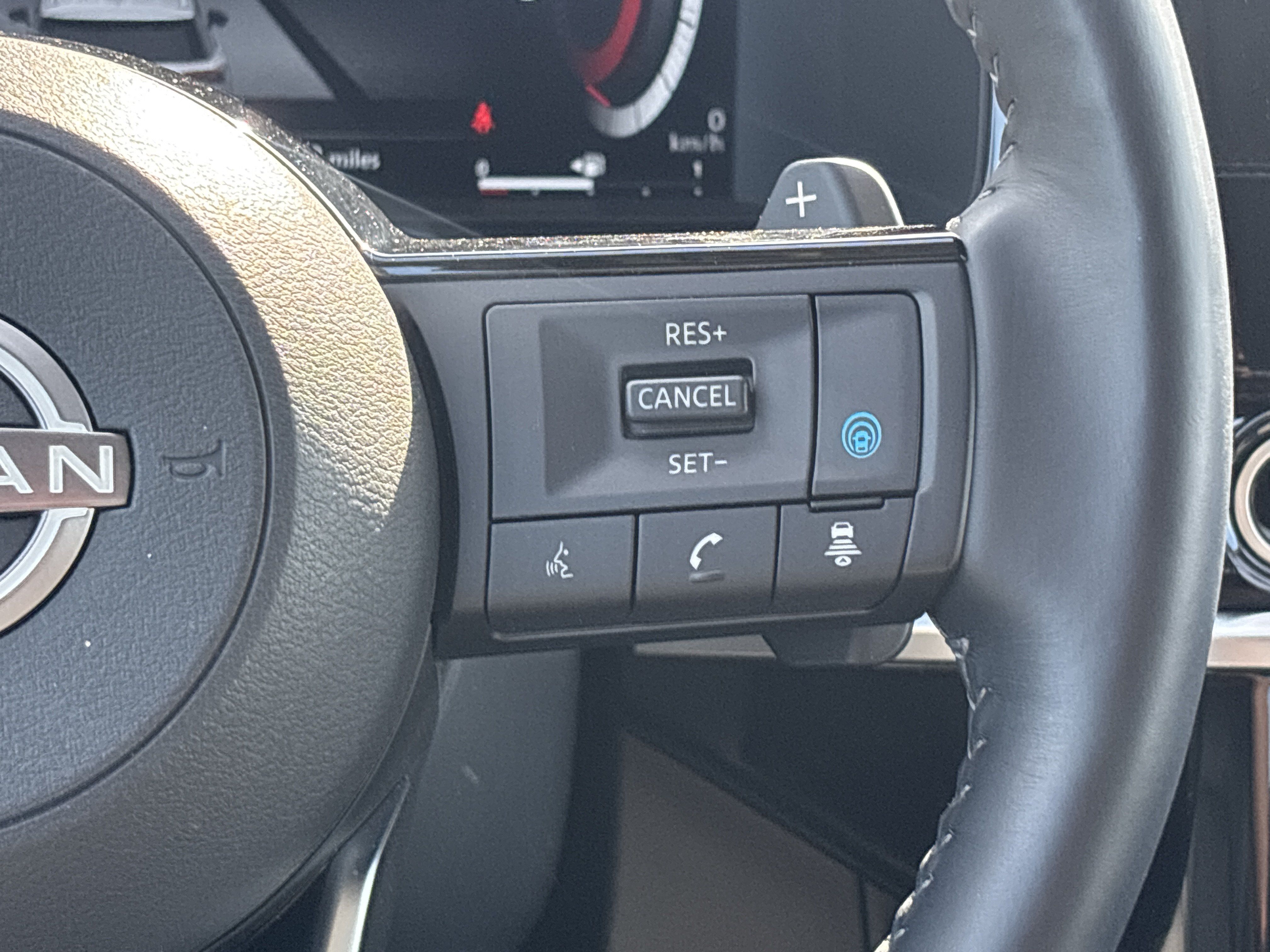 Used 2024 Nissan Pathfinder Platinum AWD/4WD image 9
