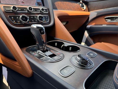 Used 2023 Bentley Bentayga AWD/4WD image 93
