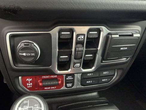 Used 2025 Jeep Wrangler Unlimited Rubicon 4xe w/ Safety Group AWD/4WD image 20