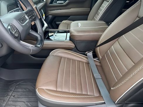 New 2026 GMC Yukon Denali Ultimate w/ LPO, Floor Liner Package AWD/4WD image 9